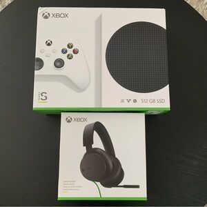 XBOX Series S 512GB White Console Bundle with Black XBOX Stereo Headset